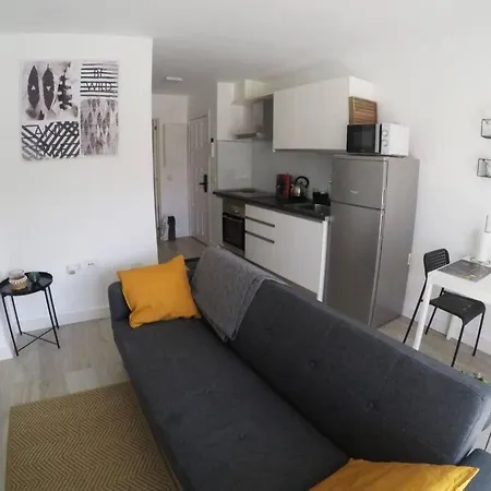 Relajante Apartamento Con Terraza Y Piscina Appartamento